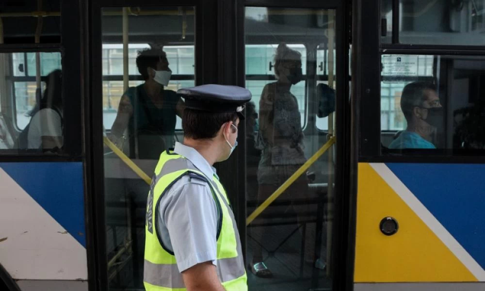 Economist: Οι δημοκρατικές ελευθερίες περιορίστηκαν κατά σχεδόν 70% λόγω πανδημίας